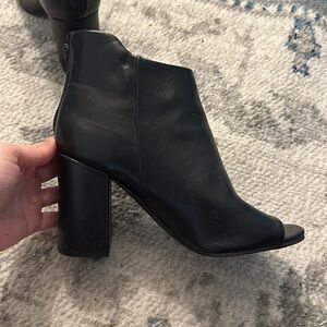 Black heeled boots